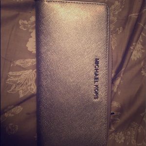 Michael Kors Jet Set Travel Metallic Leather